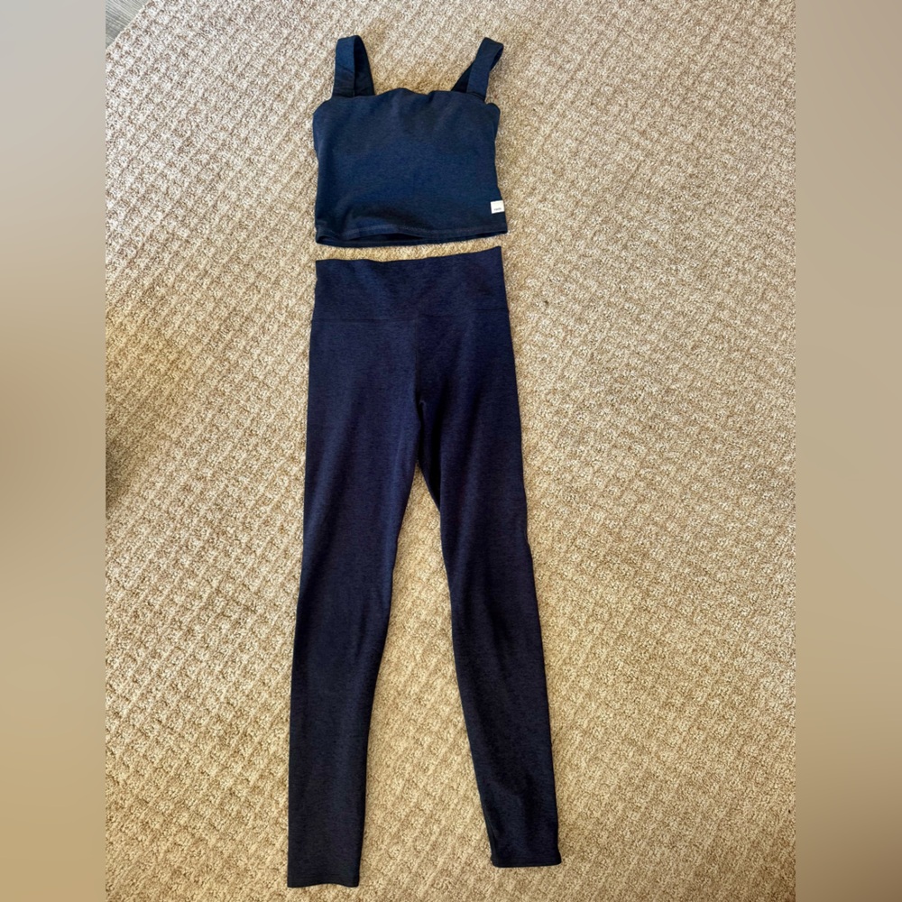 WOMENS VUORI WORKOUT SET SIZE XS TOP AND S BOTTOM